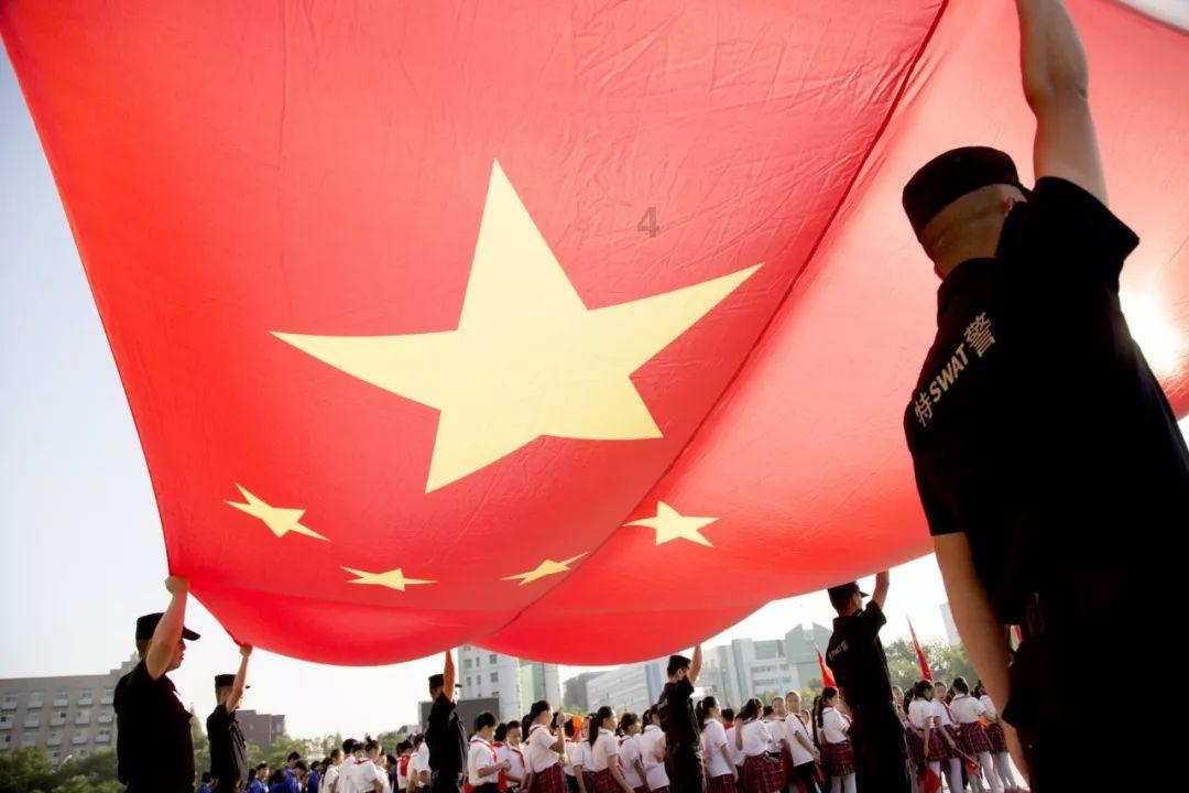 电动车车灯不够亮，晚上看不清路怎么办呀？游戏画面
